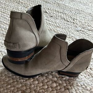 Sorel Booties Size 8